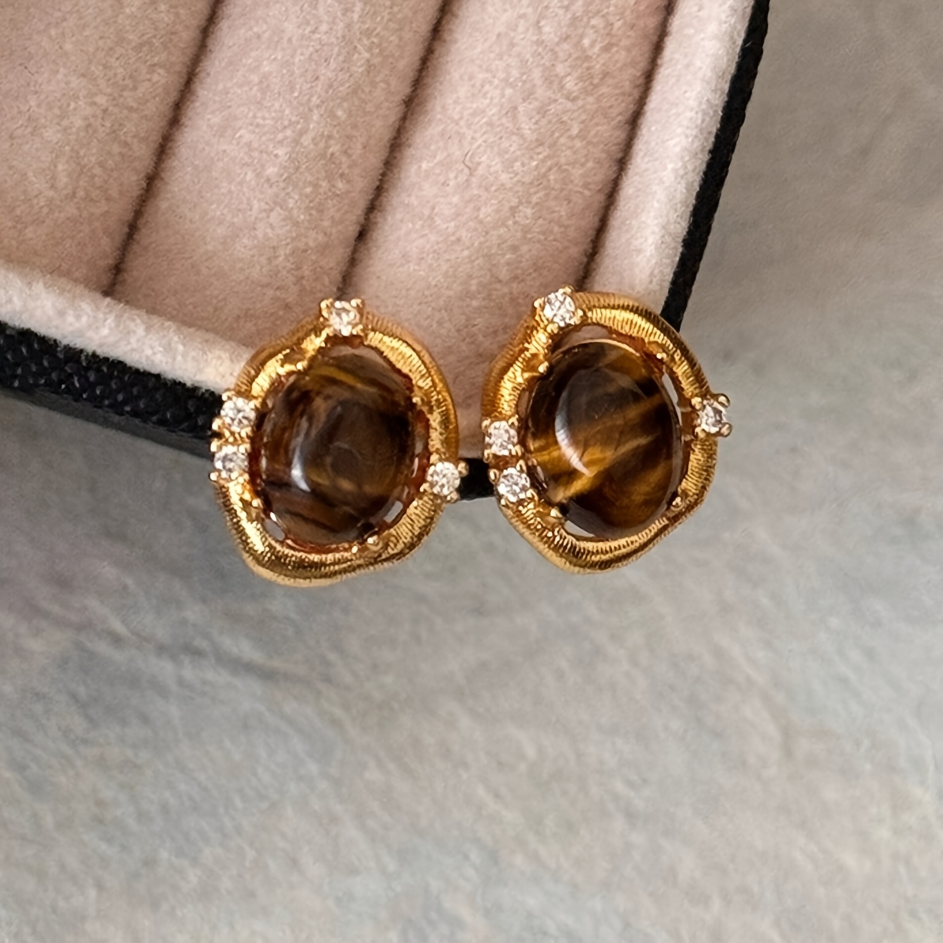 Elegant Tiger's Eye Stone Inlaid Geometric Stud Earrings